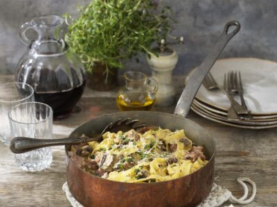 Pasta Tagliatelle med salsiccia och svamp