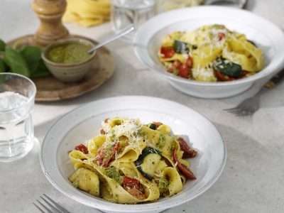 Pasta Pappardelle med pesto och zucchini